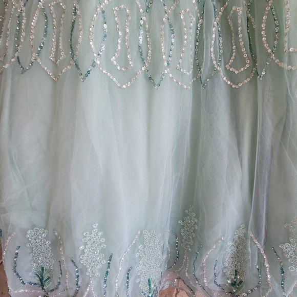 Luxurious long sleeve ballgown - Picture 2 of 16